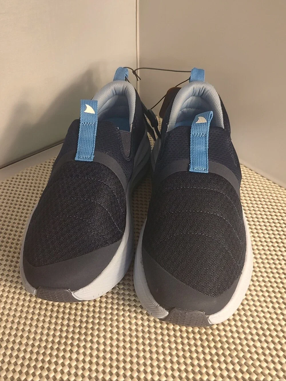 Rugged Shark Men's Size 8 Slip On Recovery Sneakers Shoes